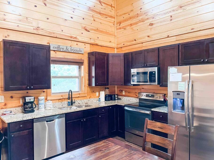 Indoor Heated Pool Hot Tub Cabin เซอเวียร์วีล ภายนอก รูปภาพ
