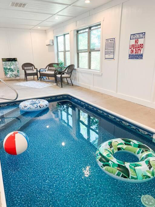 Indoor Heated Pool Hot Tub Cabin เซอเวียร์วีล ภายนอก รูปภาพ
