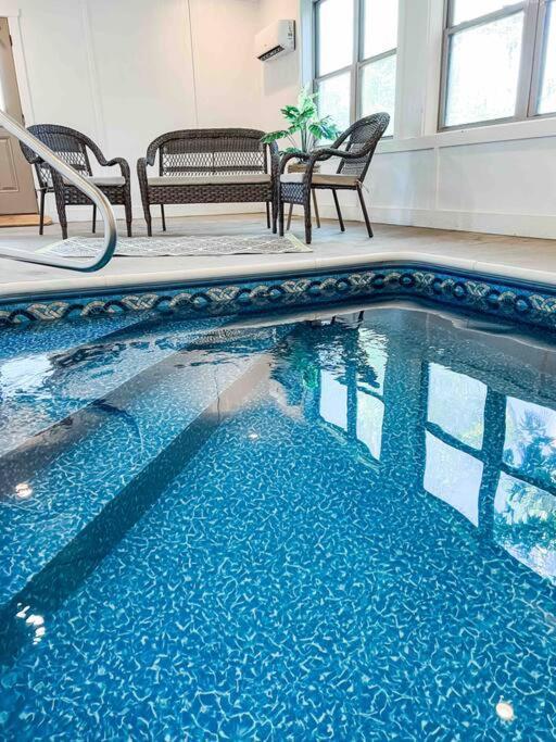 Indoor Heated Pool Hot Tub Cabin เซอเวียร์วีล ภายนอก รูปภาพ