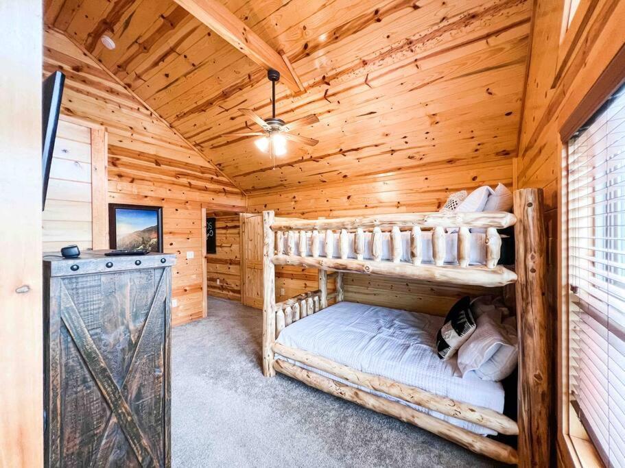 Indoor Heated Pool Hot Tub Cabin เซอเวียร์วีล ภายนอก รูปภาพ
