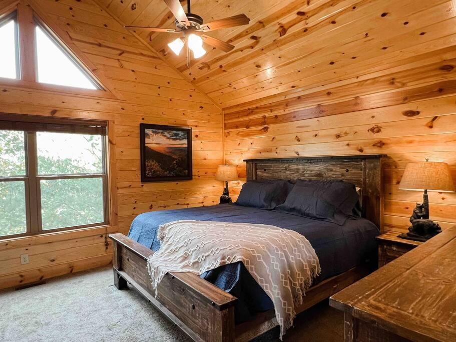 Indoor Heated Pool Hot Tub Cabin เซอเวียร์วีล ภายนอก รูปภาพ