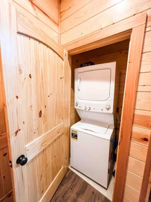 Indoor Heated Pool Hot Tub Cabin เซอเวียร์วีล ภายนอก รูปภาพ
