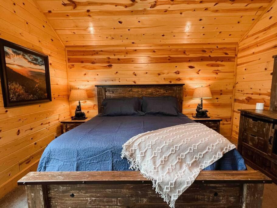 Indoor Heated Pool Hot Tub Cabin เซอเวียร์วีล ภายนอก รูปภาพ