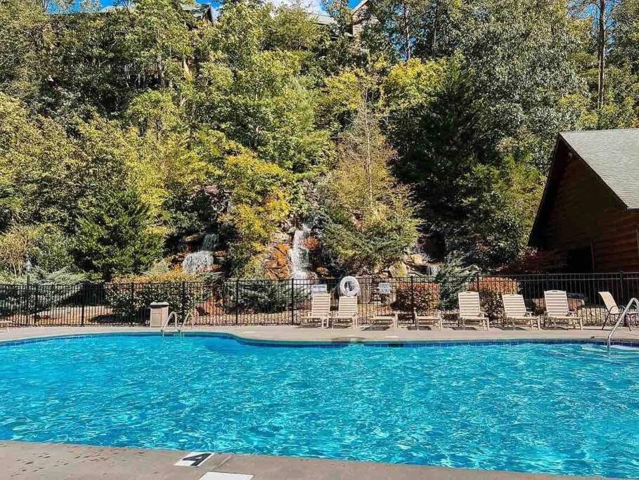 Indoor Heated Pool Hot Tub Cabin เซอเวียร์วีล ภายนอก รูปภาพ