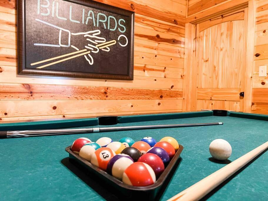 Indoor Heated Pool Hot Tub Cabin เซอเวียร์วีล ภายนอก รูปภาพ