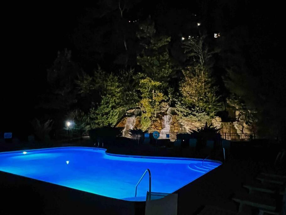 Indoor Heated Pool Hot Tub Cabin เซอเวียร์วีล ภายนอก รูปภาพ