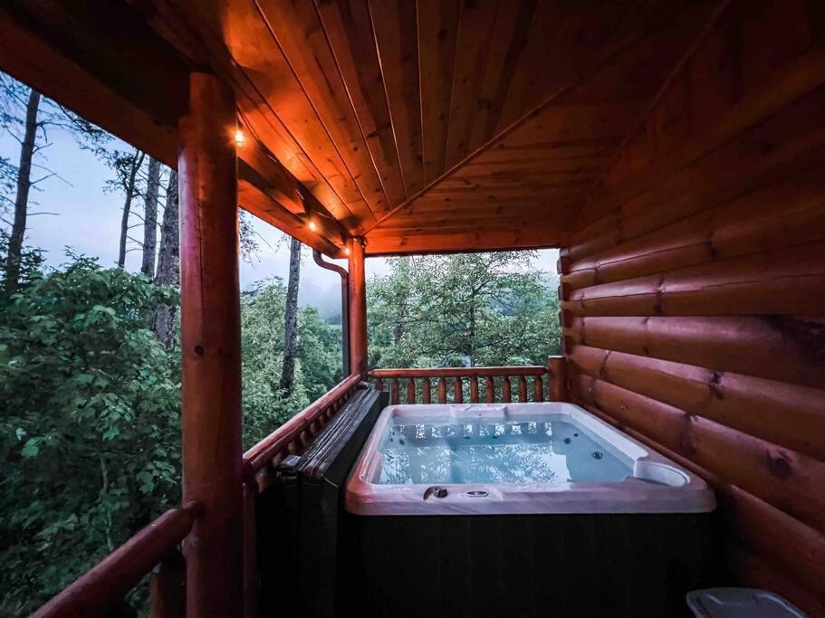 Indoor Heated Pool Hot Tub Cabin เซอเวียร์วีล ภายนอก รูปภาพ