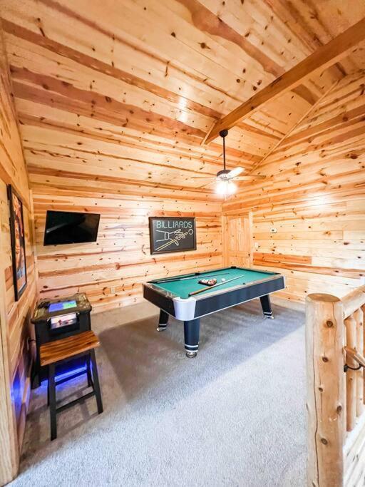Indoor Heated Pool Hot Tub Cabin เซอเวียร์วีล ภายนอก รูปภาพ
