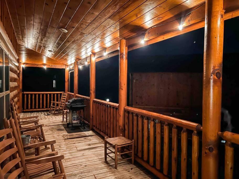 Indoor Heated Pool Hot Tub Cabin เซอเวียร์วีล ภายนอก รูปภาพ