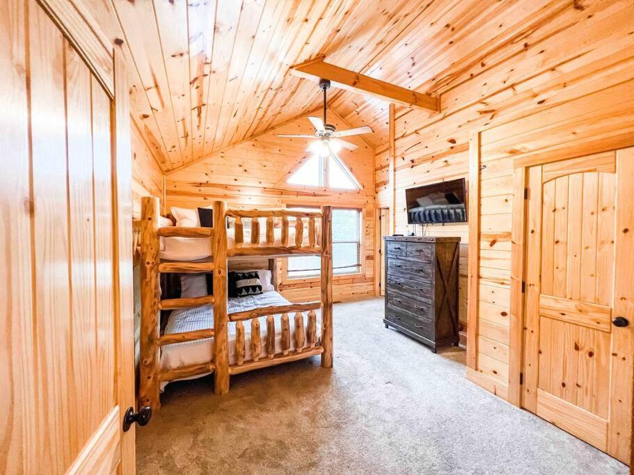 Indoor Heated Pool Hot Tub Cabin เซอเวียร์วีล ภายนอก รูปภาพ
