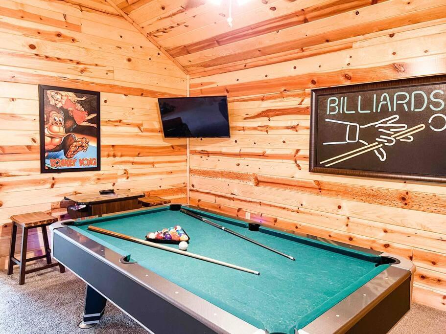 Indoor Heated Pool Hot Tub Cabin เซอเวียร์วีล ภายนอก รูปภาพ