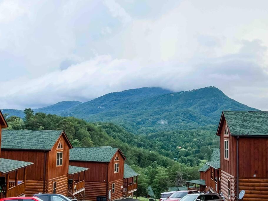 Indoor Heated Pool Hot Tub Cabin เซอเวียร์วีล ภายนอก รูปภาพ