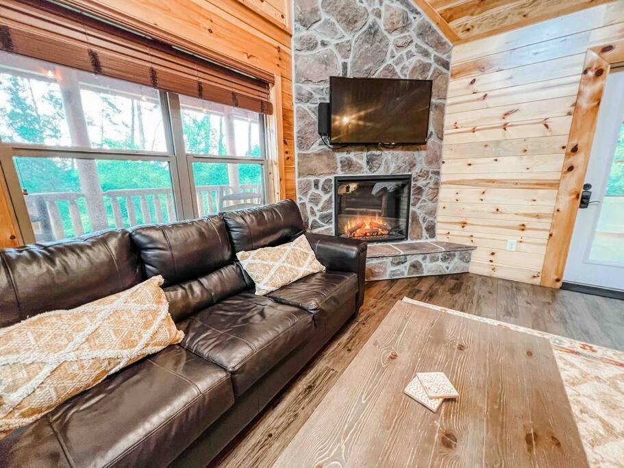 Indoor Heated Pool Hot Tub Cabin เซอเวียร์วีล ภายนอก รูปภาพ