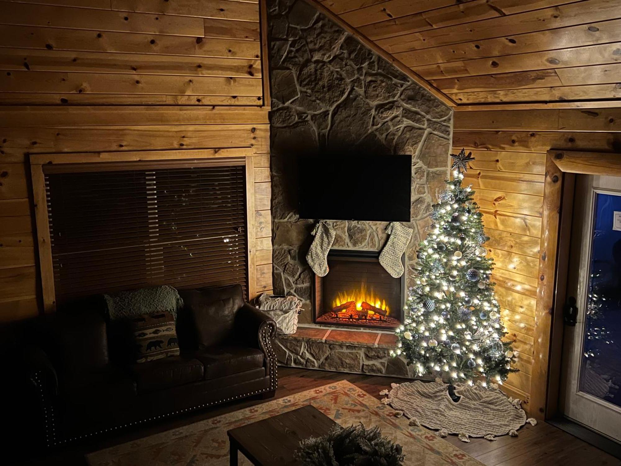 Indoor Heated Pool Hot Tub Cabin เซอเวียร์วีล ภายนอก รูปภาพ